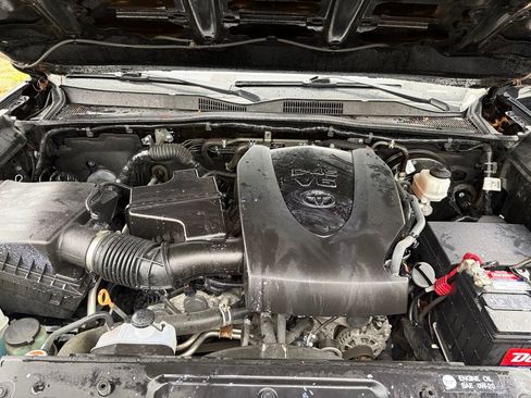 Used 2019 Toyota Tacoma TRD Sport w/ TRD Premium Sport Package AWD/4WD image 21