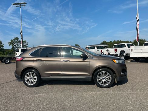 Used 2019 Ford Edge Titanium FWD image 4