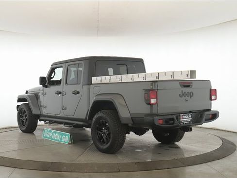 Used 2022 Jeep Gladiator Sport image 8