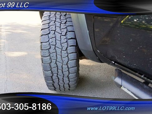 Used 2017 Toyota Tacoma TRD Off-Road w/ Premium & Technology Package AWD/4WD image 24