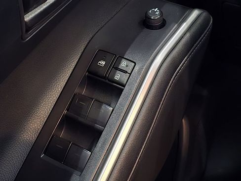 Used 2023 Toyota Highlander LE image 28