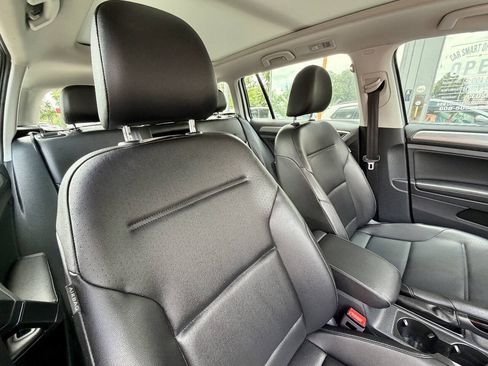 Used 2017 Volkswagen Golf SE FWD image 29
