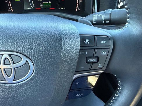 Used 2025 Toyota Camry Hybrid FWD image 26