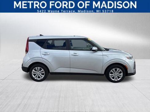 Used 2021 Kia Soul LX image 1
