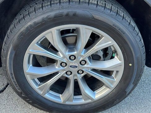 Used 2021 Ford Explorer XLT w/ Equipment Group 202A image 7