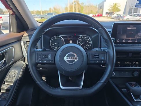 Used 2021 Nissan Rogue SV w/ Premium Package image 13