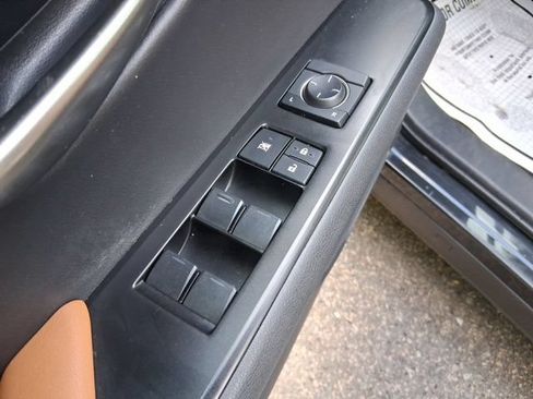 Used 2019 Lexus UX 200 w/ Accessory Package FWD image 12