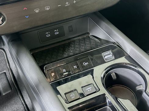 Used 2025 Nissan Murano SV FWD image 24