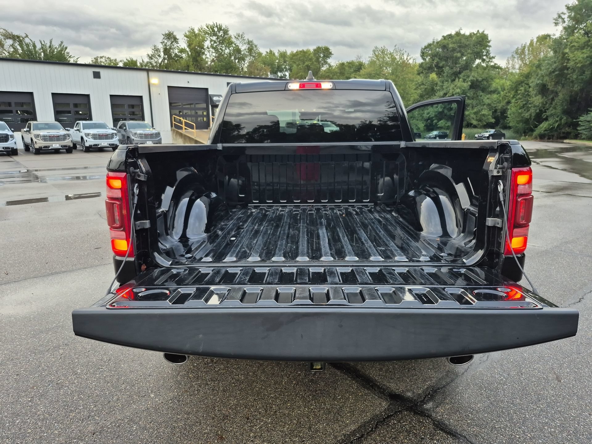 Used 2023 RAM 1500 Laramie AWD/4WD image 27