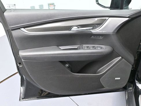 Used 2022 Cadillac XT5 Sportv w/ LPO, Floor Liner Package image 11