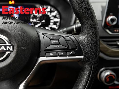 Used 2024 Nissan Altima 2.5 SV FWD image 16