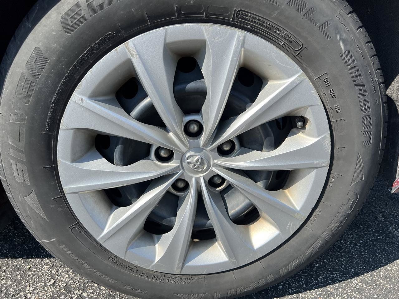 Used 2017 Toyota Camry LE FWD image 13