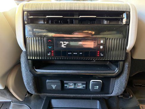 Used 2022 Jeep Wagoneer Series III w/ Convenience Group I image 30