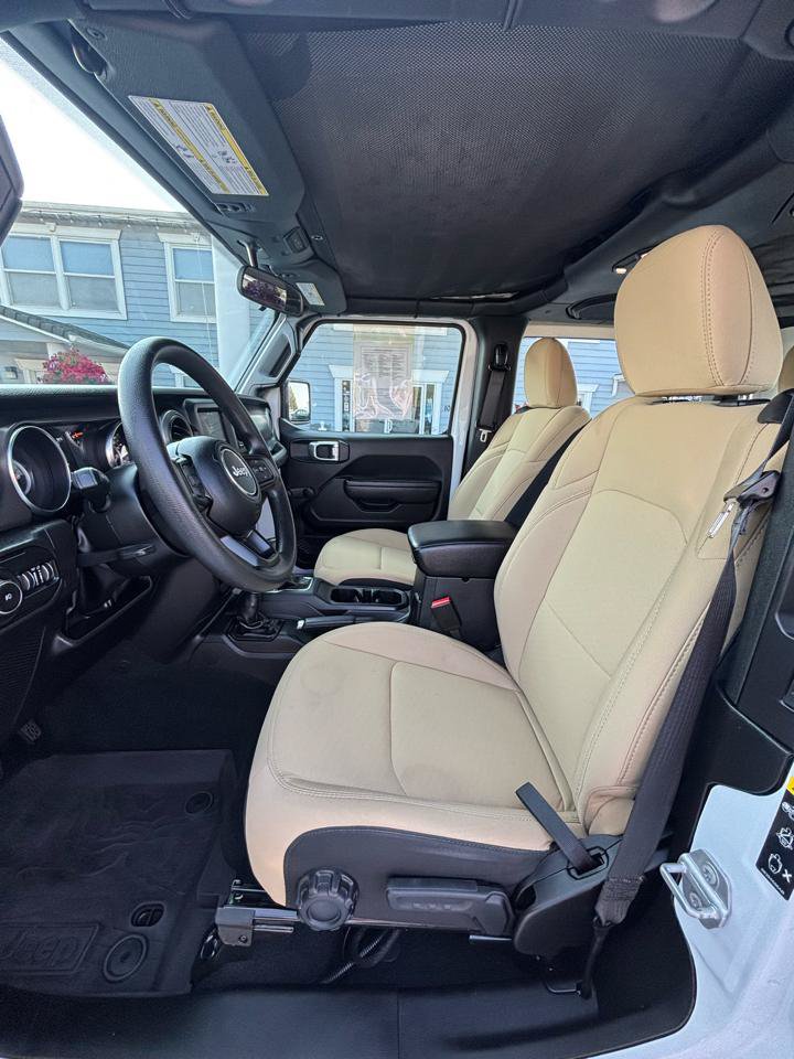 Used 2022 Jeep Wrangler Sport AWD/4WD image 9