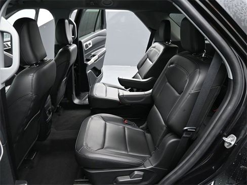 Used 2022 Ford Explorer XLT w/ Equipment Group 202A image 13