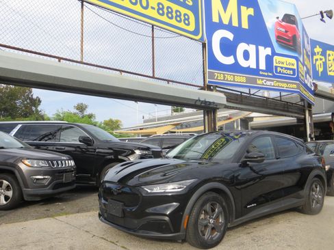 Used 2021 Ford Mustang Mach-E Select w/ Comfort/Technology Package image 2