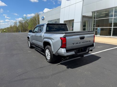 Used 2025 Toyota Tacoma SR5 AWD/4WD image 7