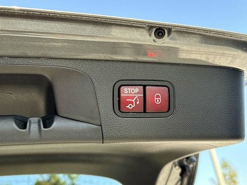 Used 2018 Mercedes-Benz GLC 300 image 12
