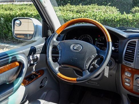 Used 2006 Lexus LX 470 image 16