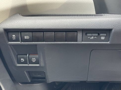 Used 2023 Toyota Sienna XLE image 34