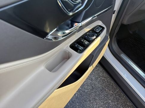 Certified 2023 Lincoln Corsair FWD image 14