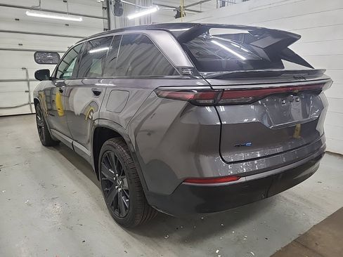 Used 2024 Jeep Wagoneer Launch Edition image 4