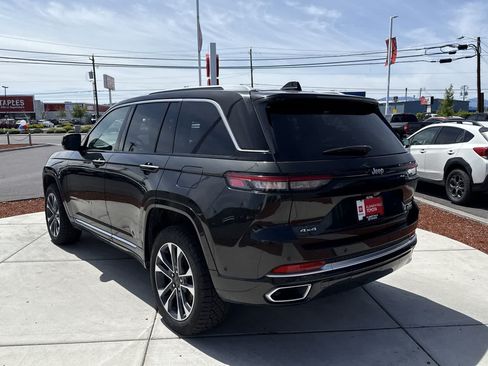 Used 2023 Jeep Grand Cherokee Summit w/ Luxury Tech Group V AWD/4WD image 5
