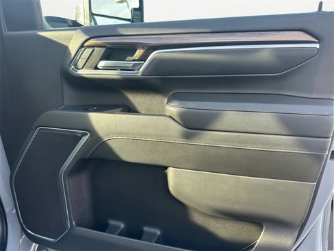 Used 2024 Chevrolet Silverado 2500 LT w/ Convenience Package image 12