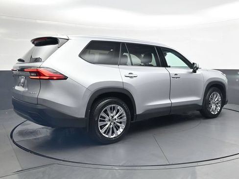 Used 2024 Toyota Grand Highlander AWD image 4
