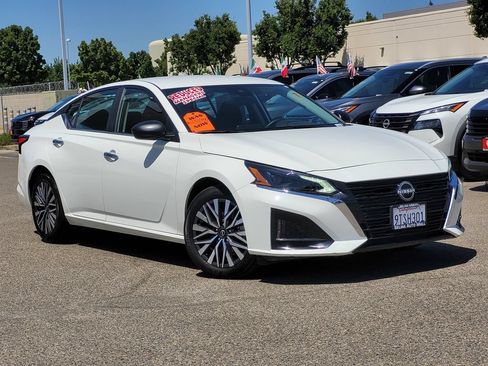 Used 2025 Nissan Altima 2.5 SV FWD image 2
