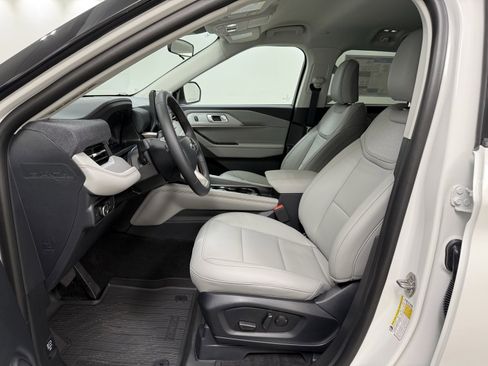 New 2025 Ford Explorer Active w/ Active Comfort Package image 11