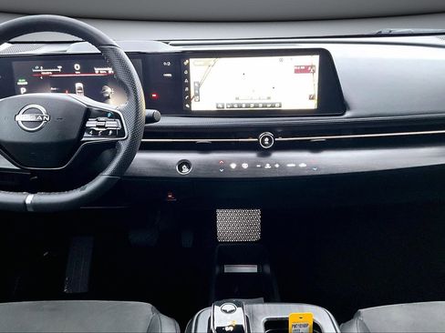 Used 2023 Nissan Ariya AWD image 9