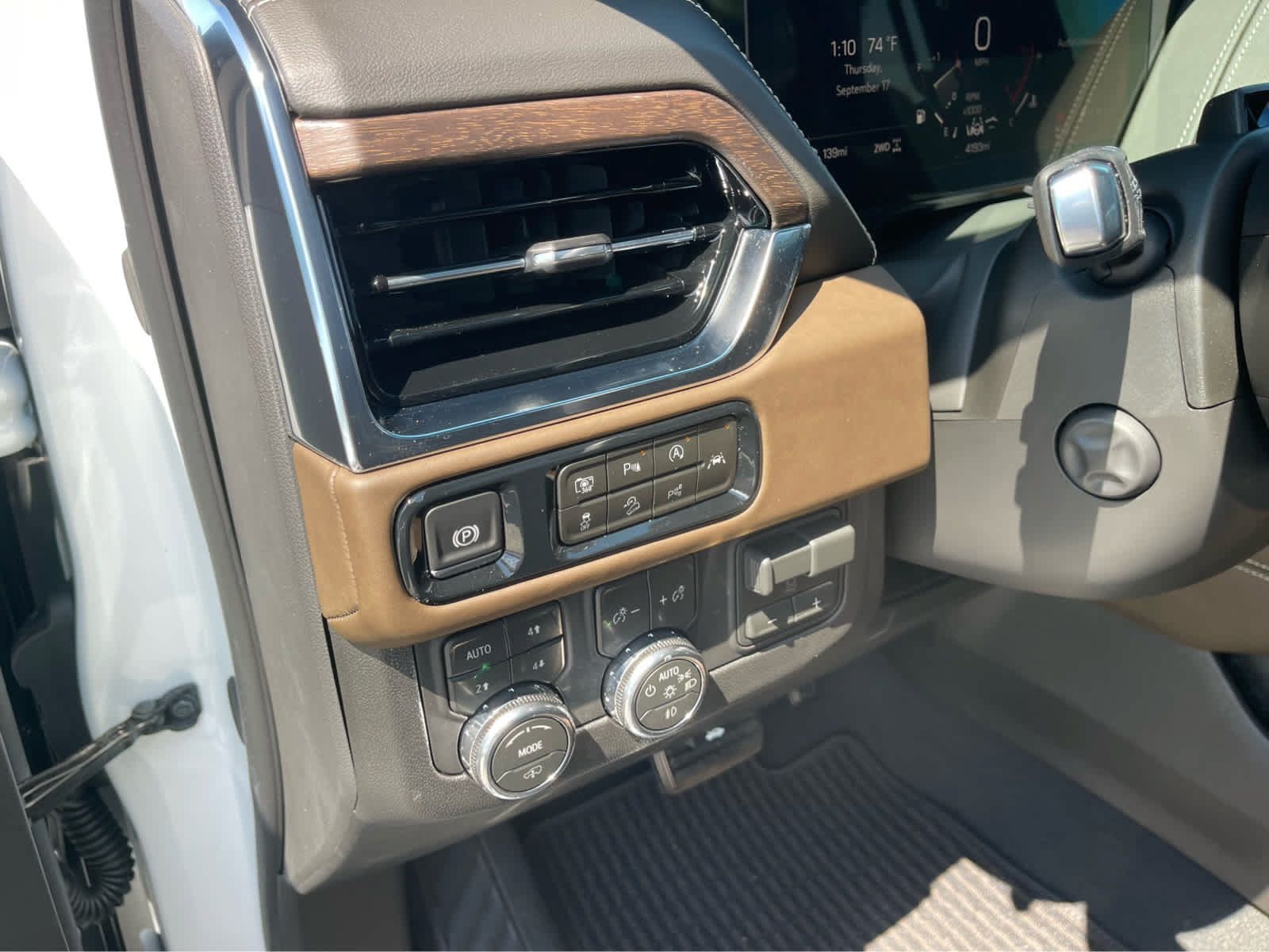 Used 2026 GMC Yukon XL Denali Ultimate AWD/4WD image 14