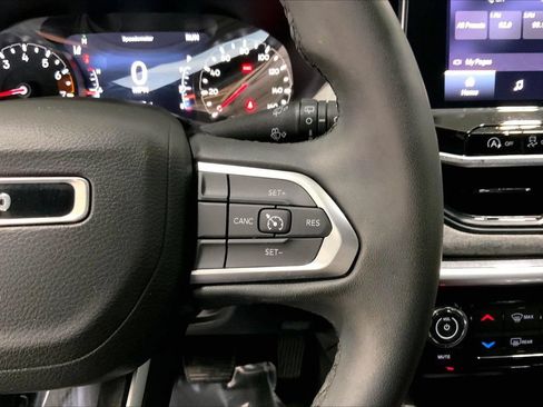 Used 2023 Jeep Compass Latitude AWD/4WD image 22