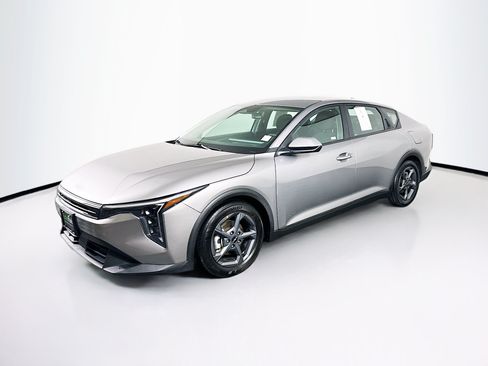 Used 2025 Kia K4 FWD image 3