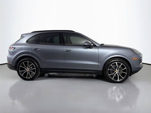 Certified 2026 Porsche Cayenne AWD/4WD image 8