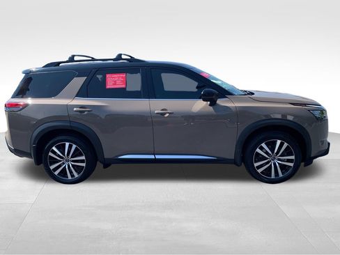 Certified 2024 Nissan Pathfinder Platinum w/ Cargo Package FWD image 7