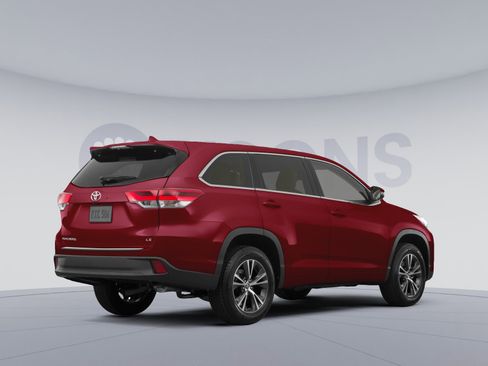 Used 2019 Toyota Highlander Plus AWD/4WD image 4