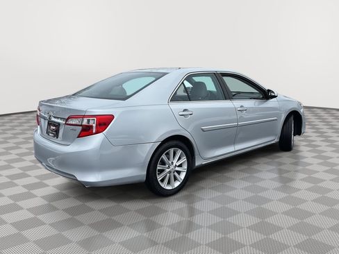 Used 2014 Toyota Camry XLE w/ Leather Package image 8
