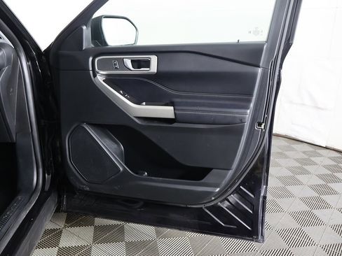 Used 2020 Ford Explorer XLT w/ Equipment Group 202A image 23