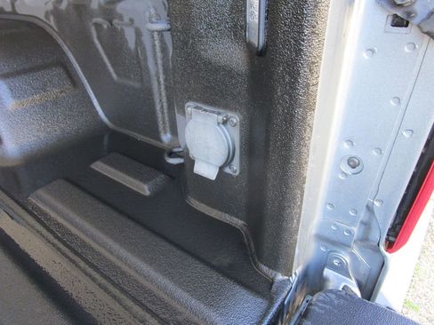 Used 2019 Chevrolet Silverado 1500 LTZ image 17