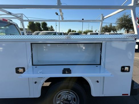 New 2026 Ford F250 XL w/ XL Chrome Package image 15