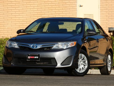 Used 2013 Toyota Camry LE image 4