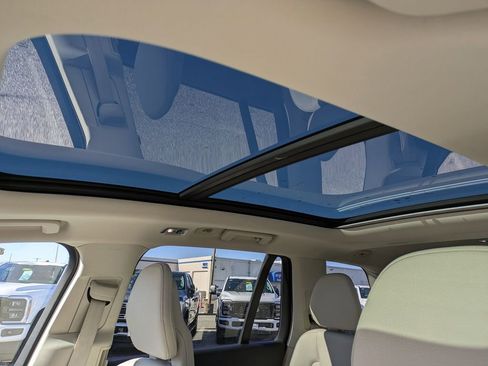 Certified 2022 Volvo XC90 T5 Momentum w/ Climate Package image 20