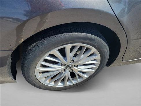 Used 2019 Toyota Camry XLE image 11