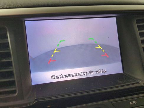 Used 2018 Nissan Pathfinder SV image 13