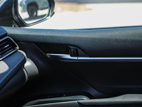 Used 2020 Toyota Camry SE w/ Carpet Mat Package FWD image 21