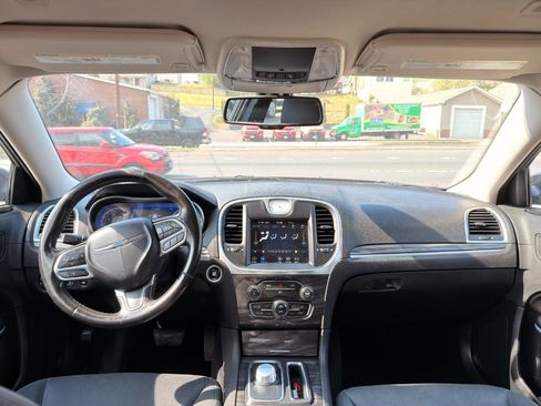 Used 2020 Chrysler 300 Touring w/ Sport Appearance Package image 18