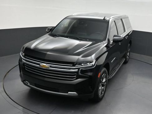 Used 2023 Chevrolet Suburban LT RWD image 25