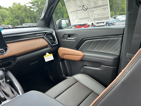 New 2026 GMC Canyon AT4 w/ Technology Plus Package AWD/4WD image 30